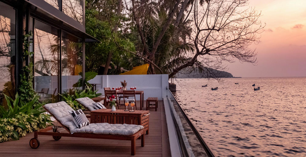 Glasshouse On The Bay - Sunset view by the bay